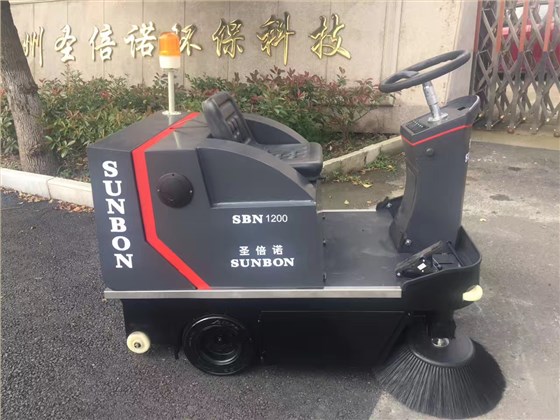 圣倍諾小型掃地車(chē)