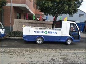 圣倍諾定制款電動(dòng)垃圾清運(yùn)車1