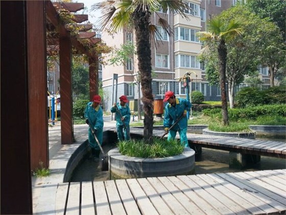 物業(yè)園區(qū)道路高效清掃就選圣倍諾電動掃地車 物業(yè)園區(qū)道路高效清掃就選圣倍諾電動掃地車