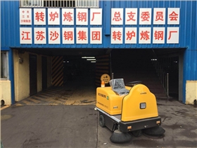 小型電動掃地車成為工業(yè)企業(yè)寵兒