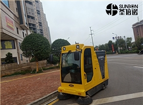 電動掃地車在物業(yè)保潔市場深受歡迎