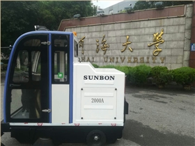 浙江某大學(xué)定制帶高壓水槍版電動清掃車