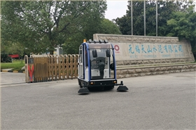 電動掃地車充電應該注意哪些