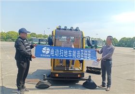 常州公交公司采購圣倍諾2000A型電動(dòng)掃地車