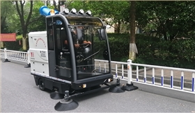 2000AW電動(dòng)掃地車(chē)助力建筑工地降塵