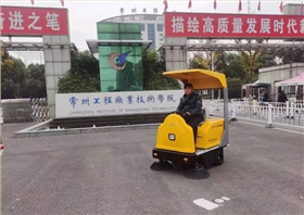 街道小巷清潔用小型掃地機(jī)就足夠了