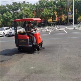 電動掃地車保證工作效率和效果，節(jié)省公司成本