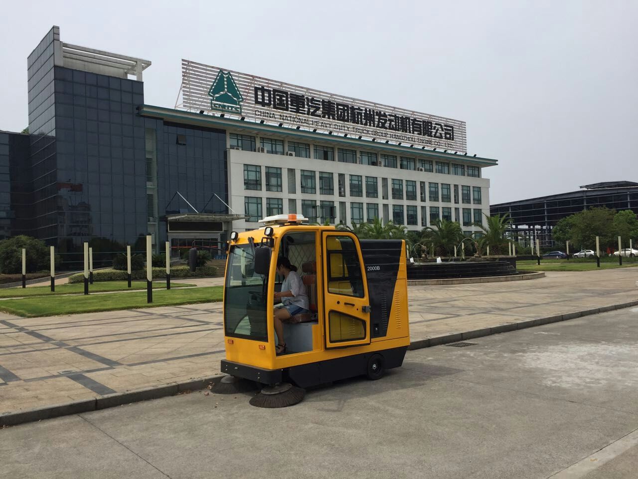 圣倍諾電動道路清掃車