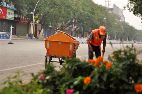 夏日力薦產(chǎn)品之電動(dòng)掛桶垃圾車