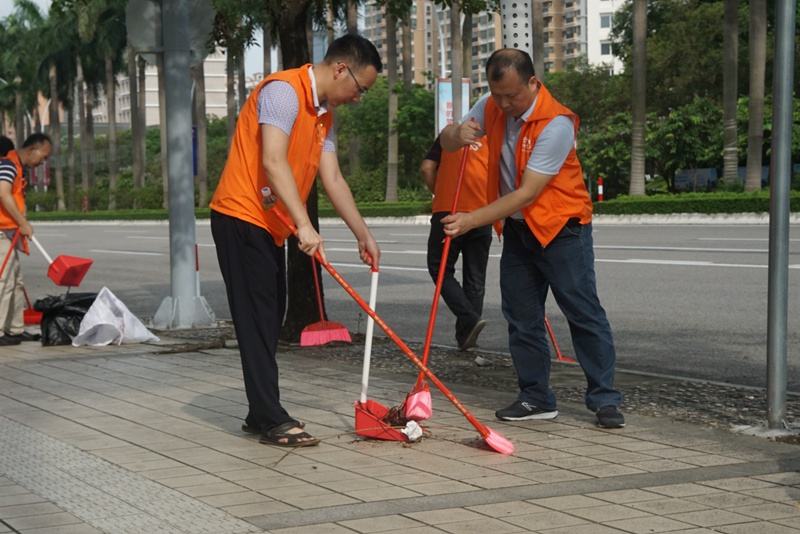 電動(dòng)環(huán)衛(wèi)清掃車解決市政環(huán)衛(wèi)人行道、輔道清掃難題