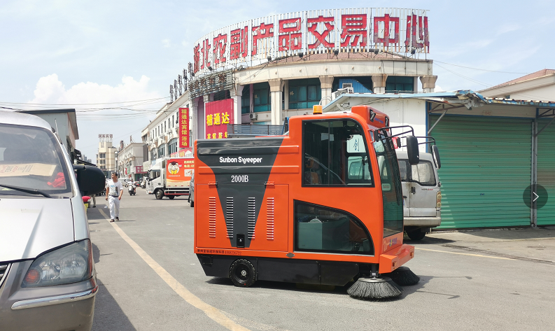 電動掃地車進駐湖州某農(nóng)副產(chǎn)品交易中心