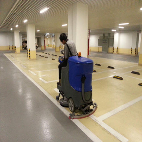 梅雨季地下車庫潮濕趕緊用駕駛式洗地機(jī)