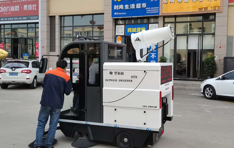 圣倍諾電動掃地車進(jìn)駐安徽阜陽商貿(mào)城