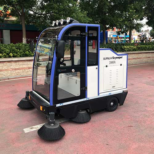 小型電動掃地車