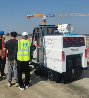 電動掃地車有霧槍和高壓槍凈化空氣，給我們帶來更好的生活