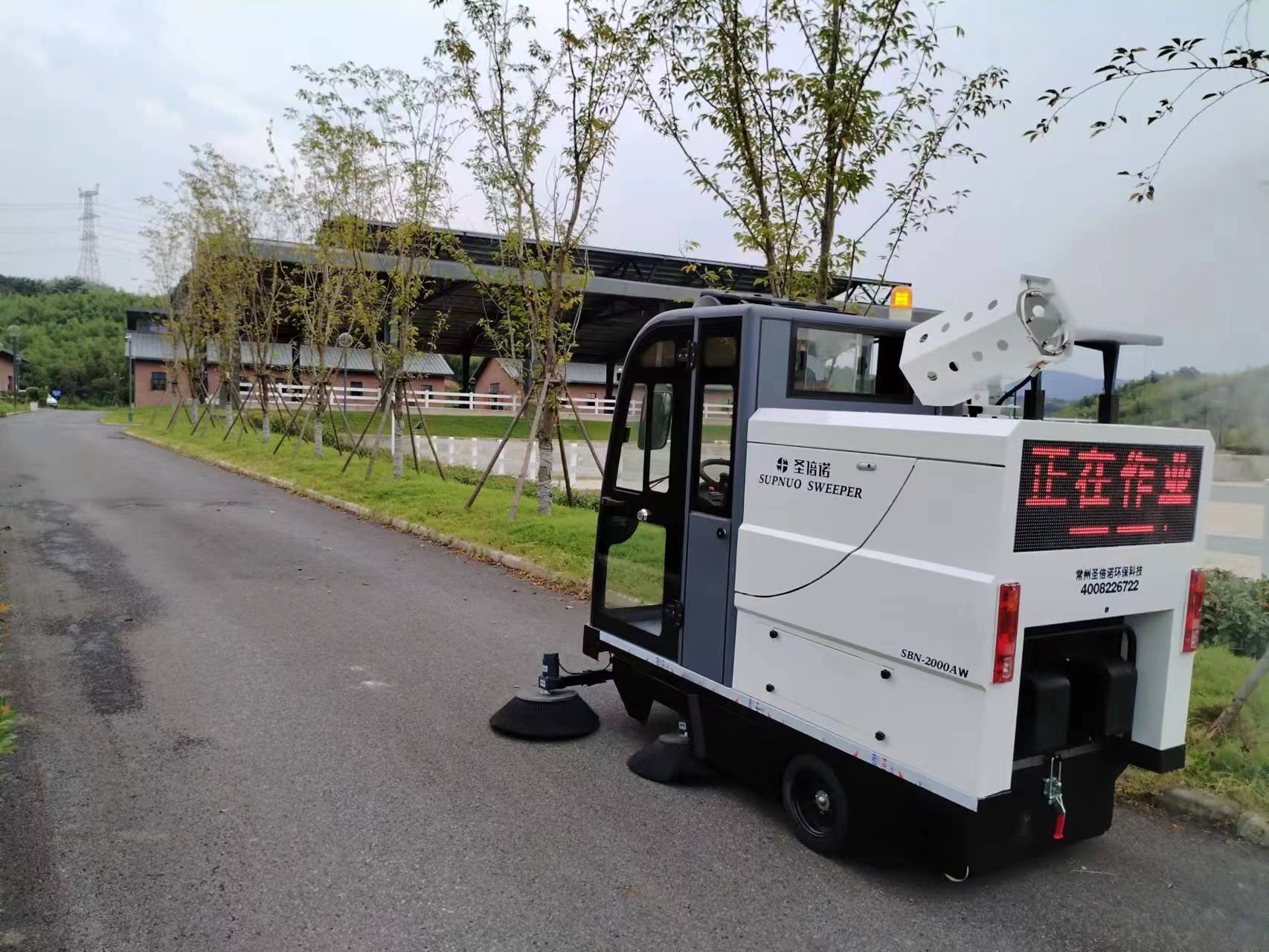 公園、景點(diǎn)等地方使用小型電動掃地車的清潔效果如何呢？